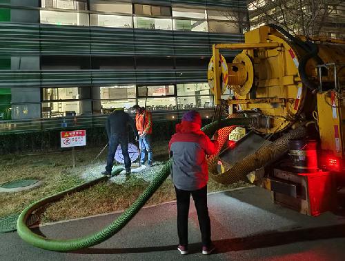 寫(xiě)字樓汽車吸污作業(yè)